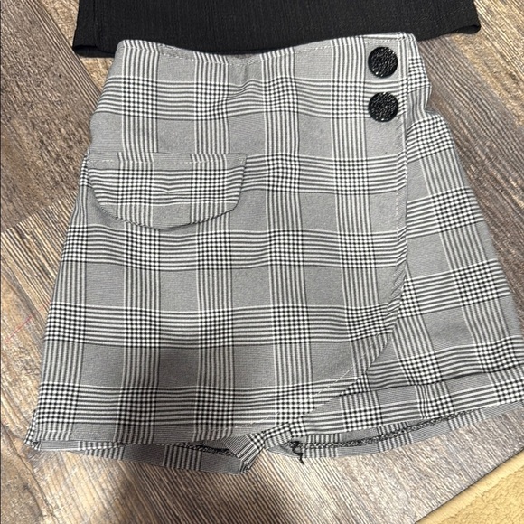 Black Top and Plaid Skirt Set with Bow for girls - Picture 2 of 8